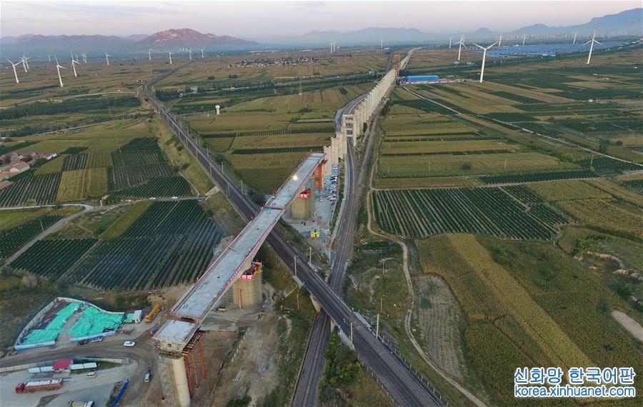 （经济）（5）京张高铁跨大秦线铁路土木特大桥成功双转体