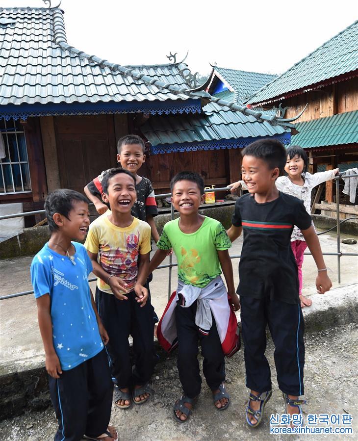 （砥砺奋进的五年）（6）云南勐海：曼纳山寨布朗族群众的新生活