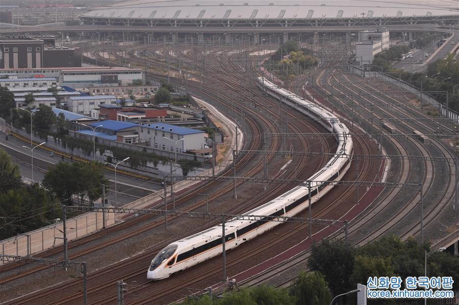 （新华全媒头条·图文互动）（8）350公里！“复兴号”开启中国高铁新时速