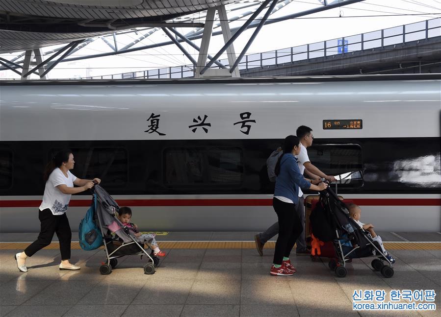 （新华全媒头条·图文互动）（5）350公里！“复兴号”开启中国高铁新时速