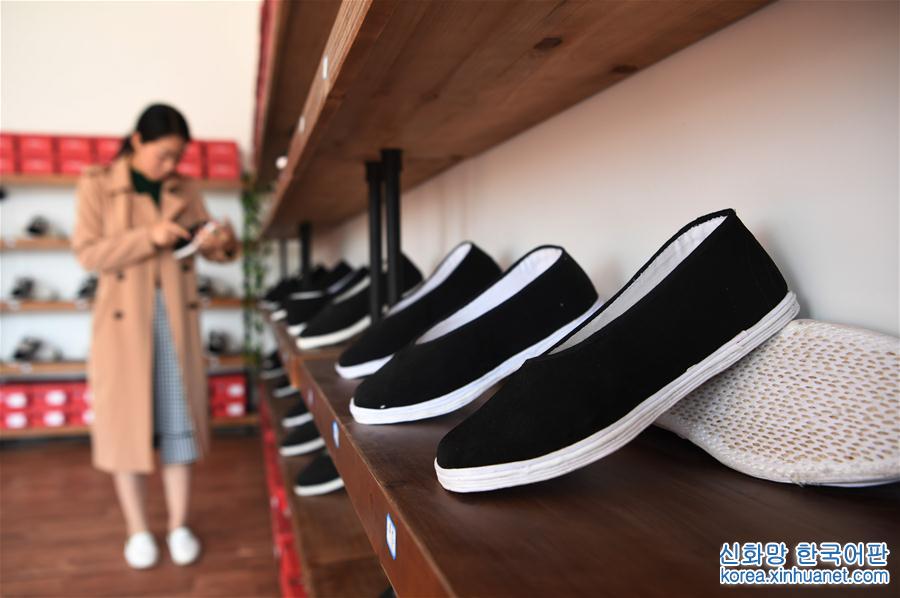 （千里走兰渝）（4）甘肃哈达铺：传统工艺布鞋销路广