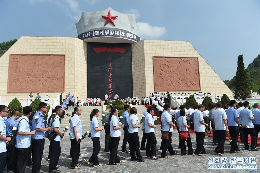 （社会）（2）广西灌阳举行酒海井红军烈士遗骸安葬仪式
