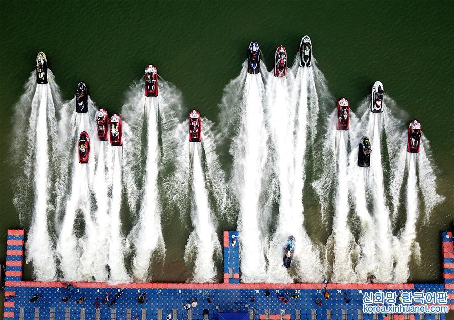 #（社会）（1）广西柳州：水上“速度与激情”