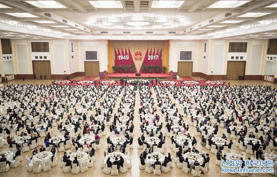 （时政）（3）国务院在京举行国庆招待会