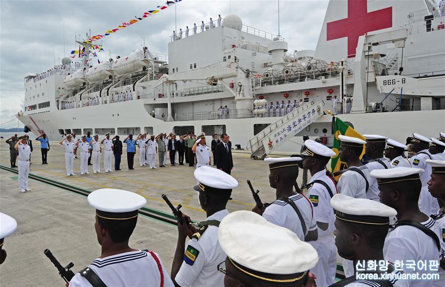 （国际）（1）和平方舟医院船首访加蓬