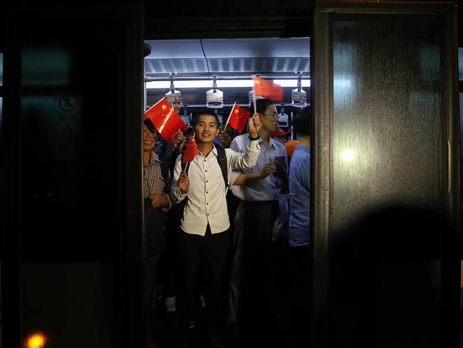 （社會）（4）多米尼克颶風受困同胞抵達上海