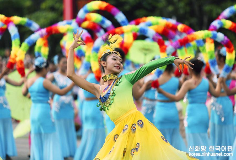 #（社会）（1）云南瑞丽中缅胞波狂欢节开幕