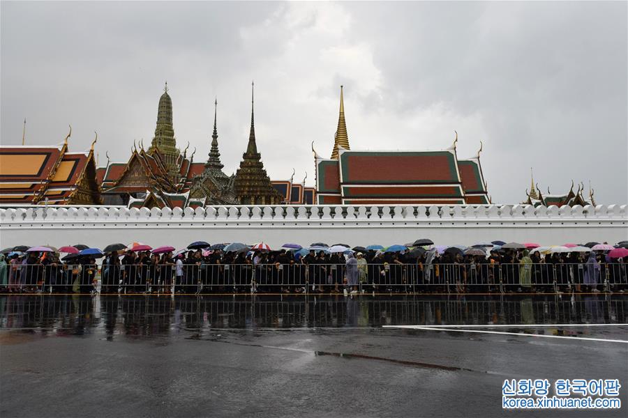 （XHDW）（1）泰国民众悼念普密蓬国王逝世一周年 
