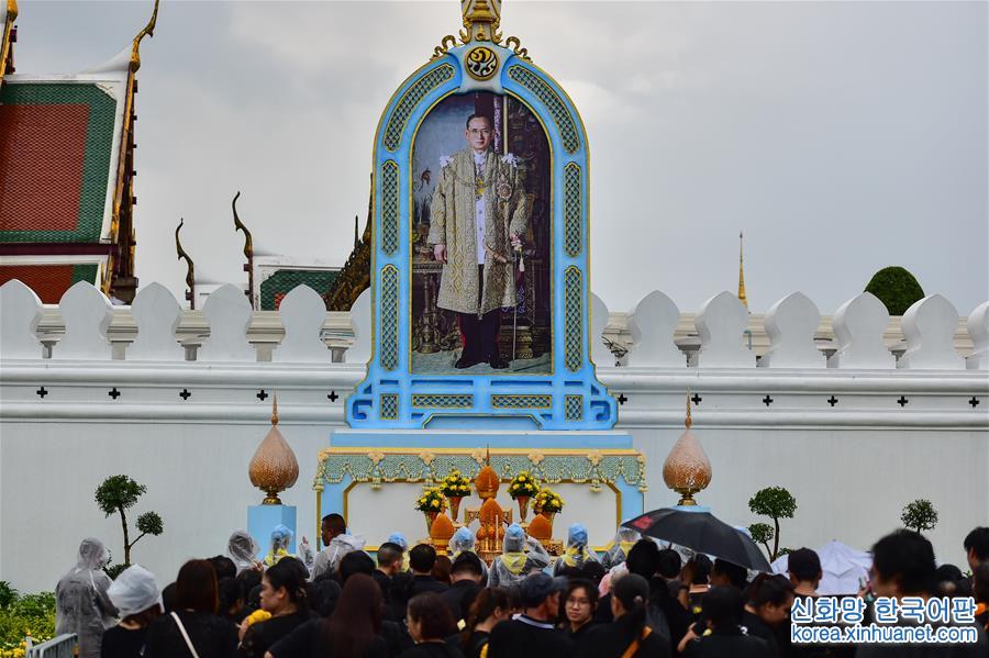 （XHDW）（5）泰国民众悼念普密蓬国王逝世一周年 