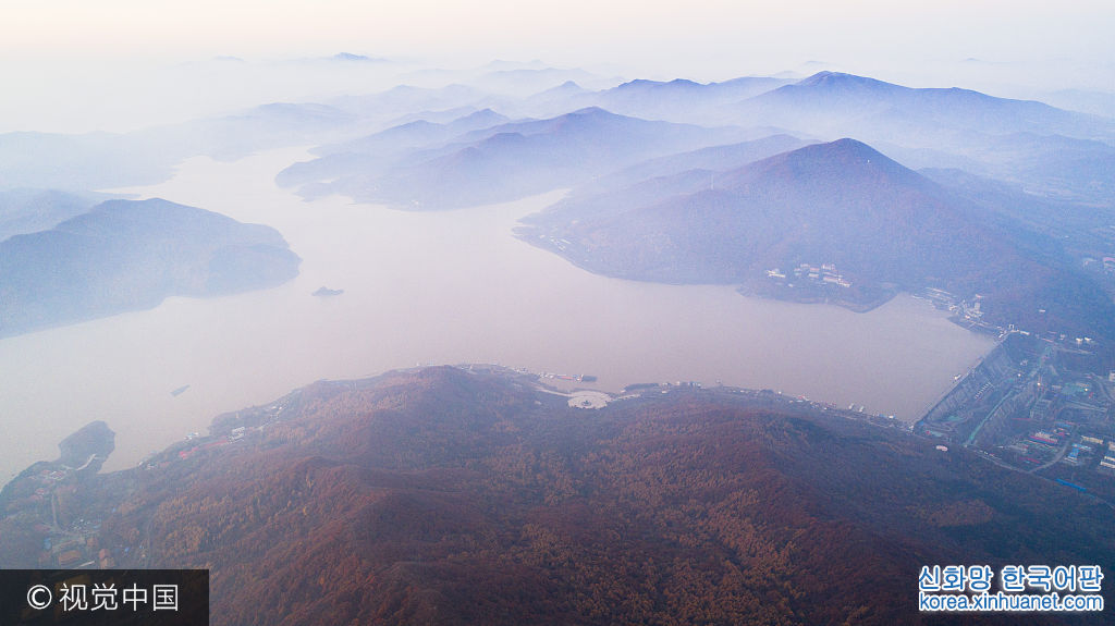 ***_***2017年10月14日，吉林省吉林市丰满水电站大坝东山出现云雾奇观，雾气缭绕，宛如仙境。