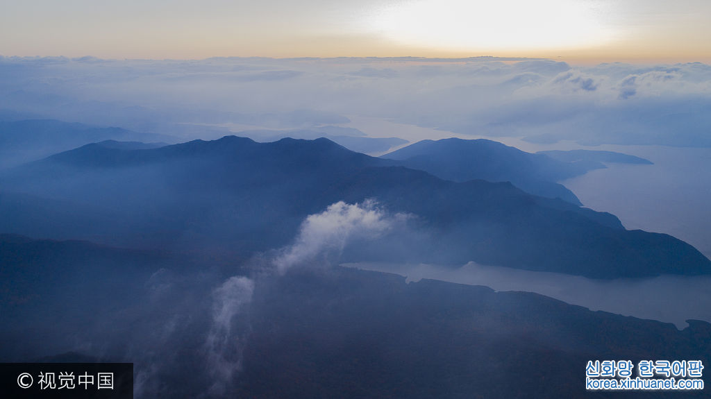 ***_***2017年10月14日，吉林省吉林市丰满水电站大坝东山出现云雾奇观，雾气缭绕，宛如仙境。