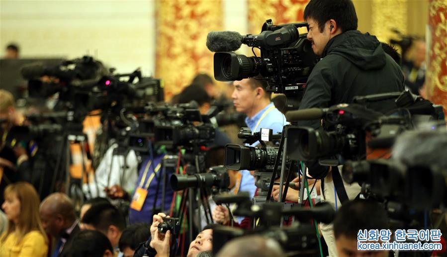 （十九大）（5）中国共产党第十九次全国代表大会新闻发言人举行新闻发布会