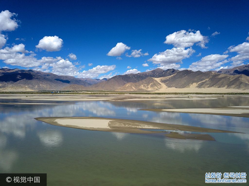 ***_***2017年10月9日，西藏，壮美的雅鲁藏布江。