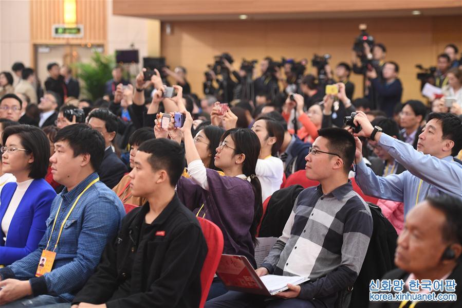 （十九大）（3）十九大新闻中心举行记者招待会