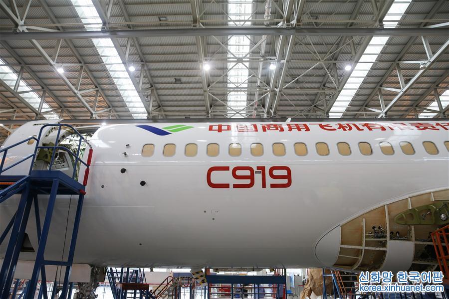 （社会）（2）C919大型客机102架机完成整机喷漆