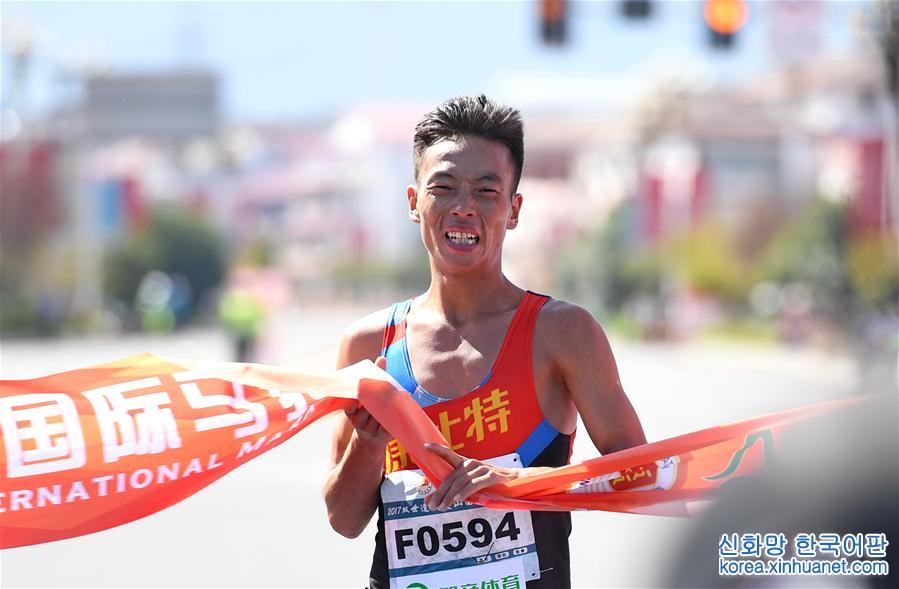 （体育）（2）田径——中国选手获得2017双世遗武夷山国际马拉松赛男女冠军