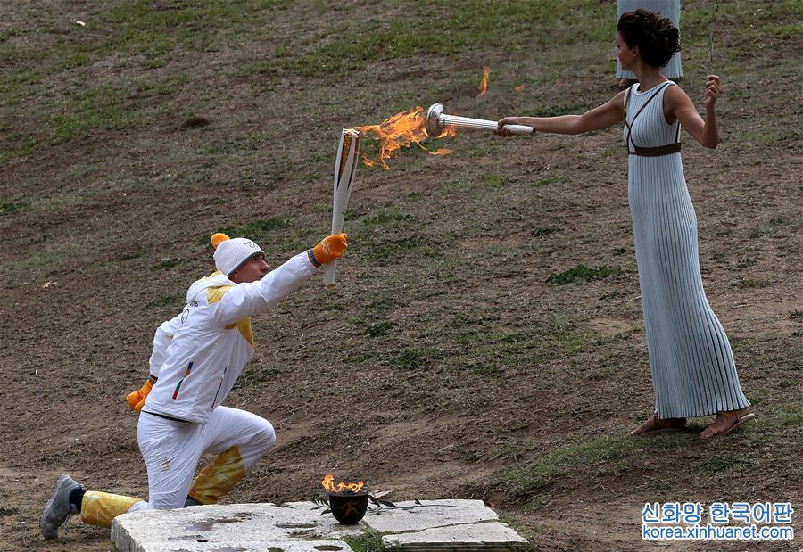 （体育）（3）平昌冬奥会圣火采集仪式在奥运会发源地举行