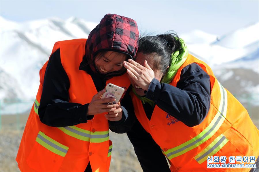 （图片故事）（8）雪域“天路”上的信号女子工班