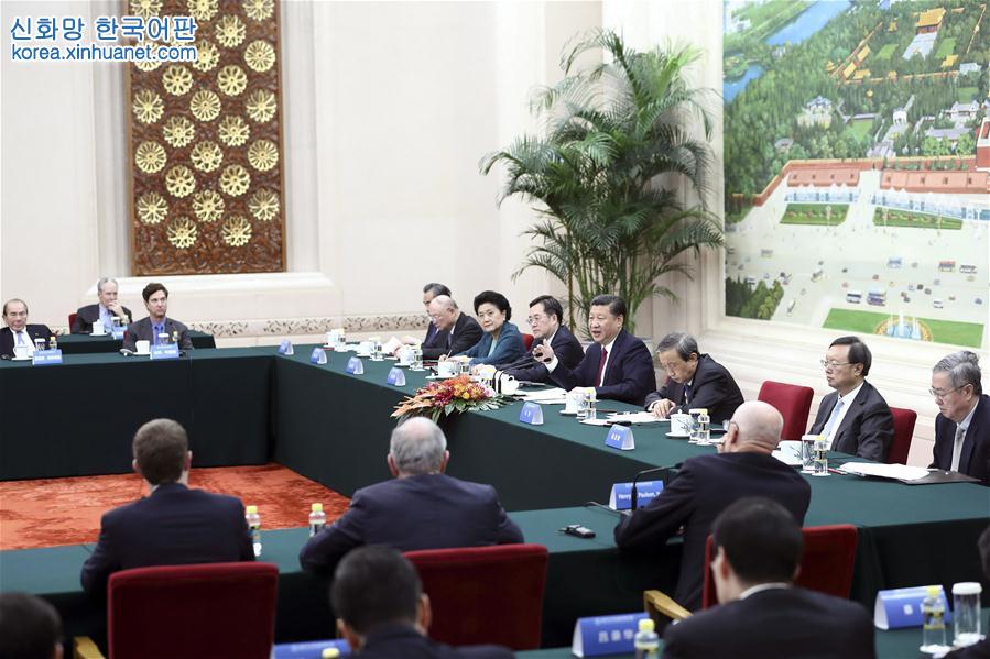 （时政）习近平会见清华大学经济管理学院顾问委员会海外委员和中方企业家委员 