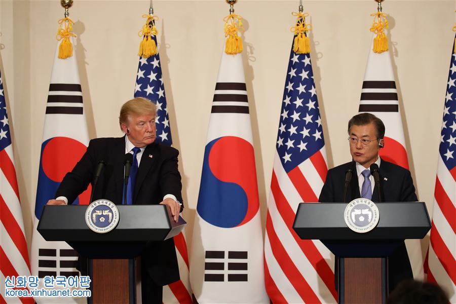 （XHDW）韩美首脑重申和平解决朝核问题原则
