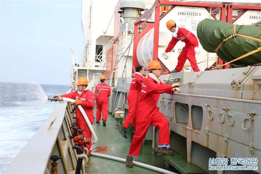 （第34次南极科考）（1）中国第34次南极科考队举行首次“弃船演习”