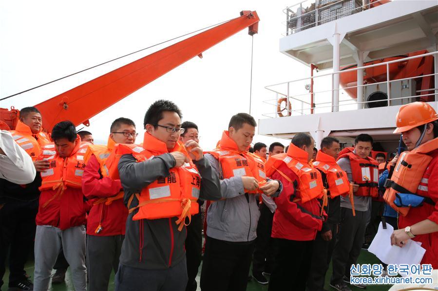 （第34次南極科考）（2）中國第34次南極科考隊舉行首次“棄船演習”