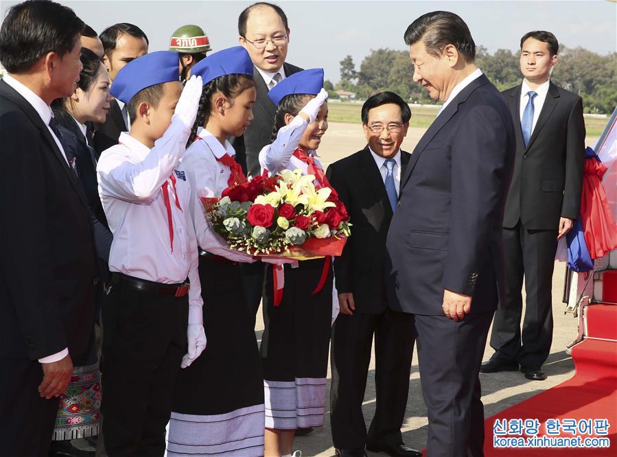 （XHDW）（1）习近平抵达万象开始对老挝人民民主共和国进行国事访问