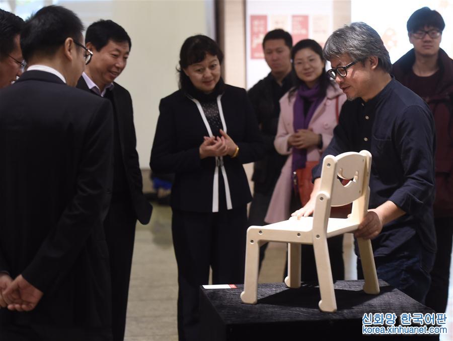 （文化）（7）“2018狗年全球吉庆生肖设计大赛优秀作品展览”在京开展