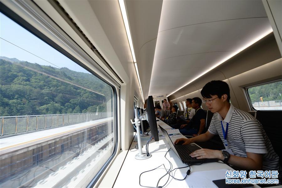 （新华全媒头条·图文互动）（5）西成高铁开辟西部发展新格局——写在西安至成都高铁通车之际