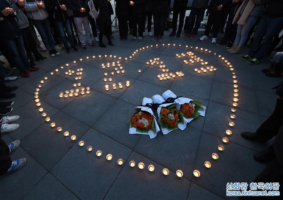 （社会）（7）南京：大学生开展“烛光祭”等活动 悼念南京大屠杀遇难同胞
