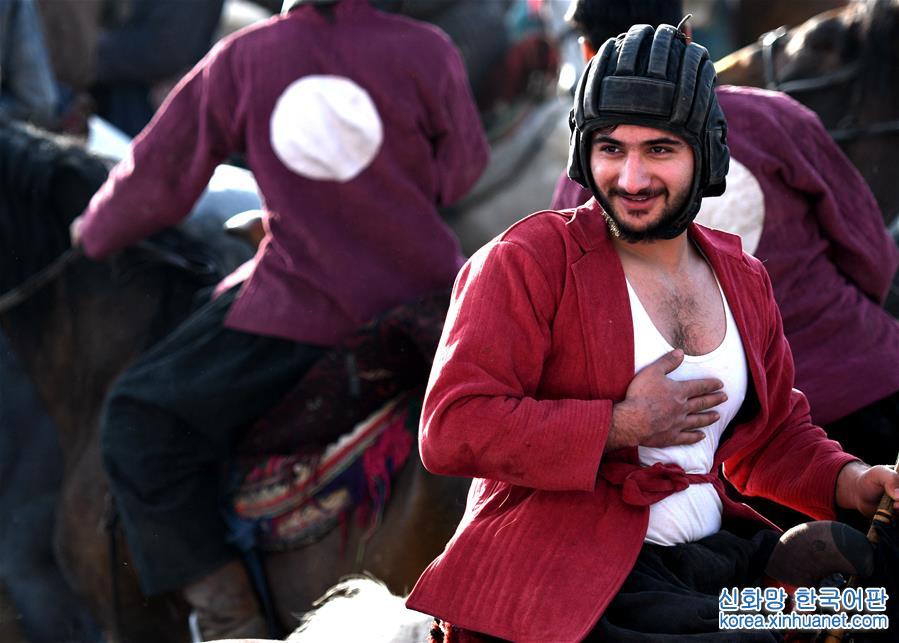 （國際）（1）阿富汗首都舉行“馬背叼羊”大賽