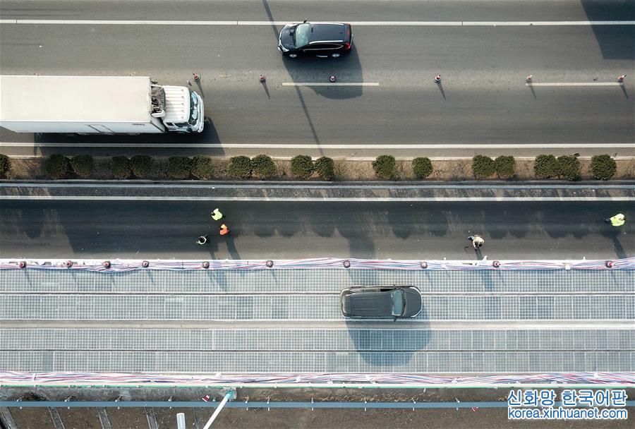 （图文互动）（5）我国首个承载式光伏高速公路试验段通车