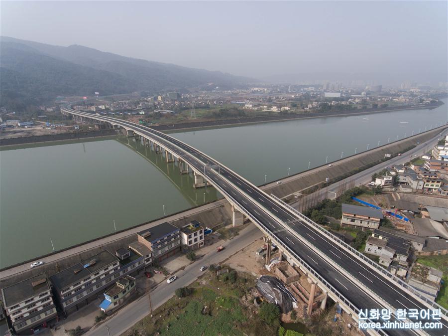 （新时代新气象新作为）（6）雅康高速公路雅安至泸定段建成试通车运行