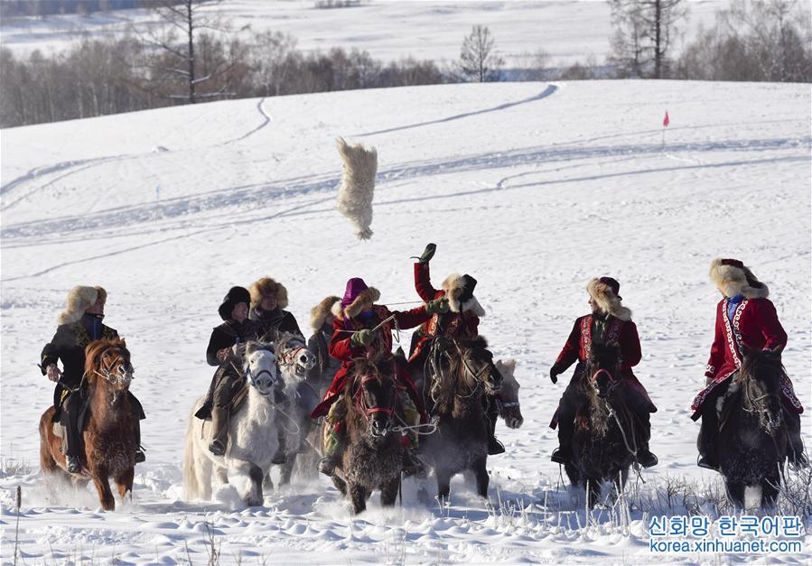 （社会）（3）新疆举行首届禾木国际泼雪节