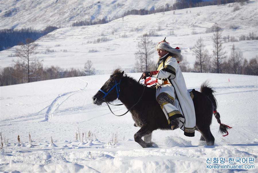 （社会）（5）新疆举行首届禾木国际泼雪节