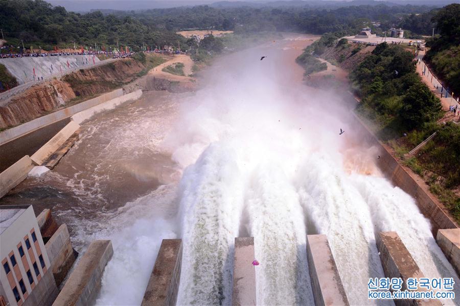 （国际）（2）中企承建斯里兰卡最大水库项目举行竣工移交仪式