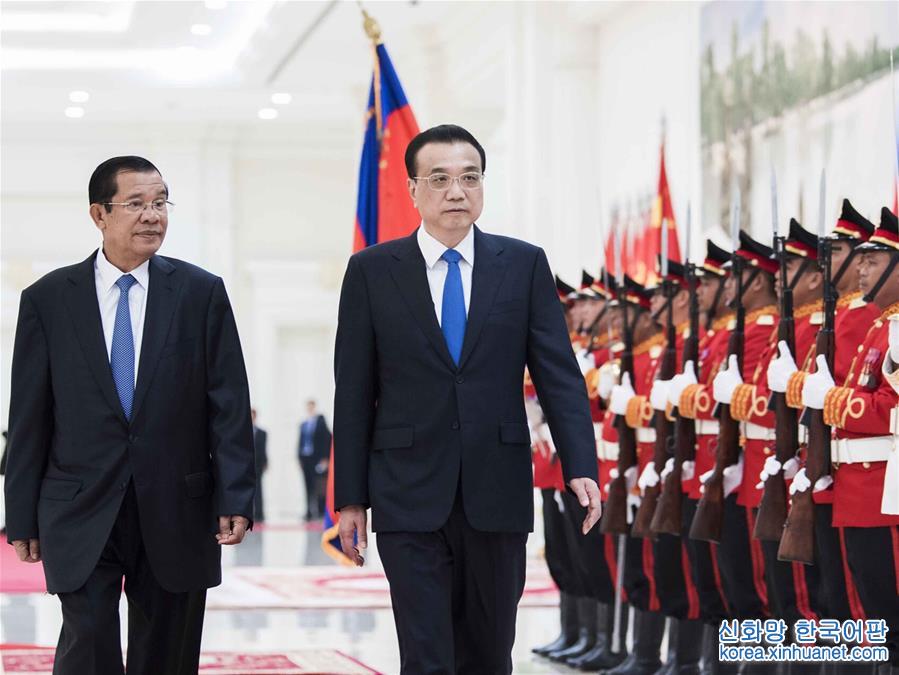 （时政）李克强同柬埔寨首相洪森举行会谈