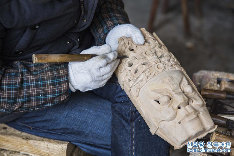 #（社会）（1）贵州安顺：精雕细琢的地戏面具