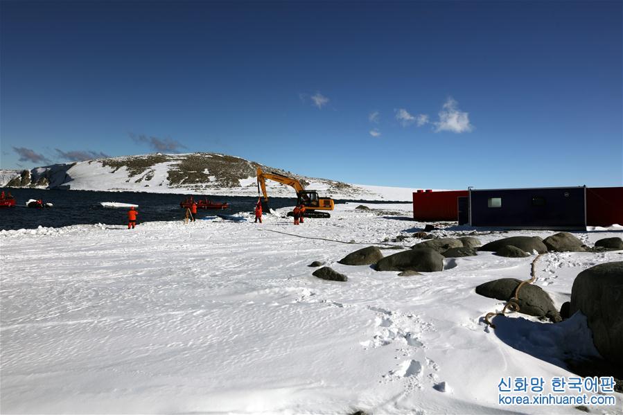 （圖文互動）（6）中國南極新建站大型工程裝備運上恩克斯堡島