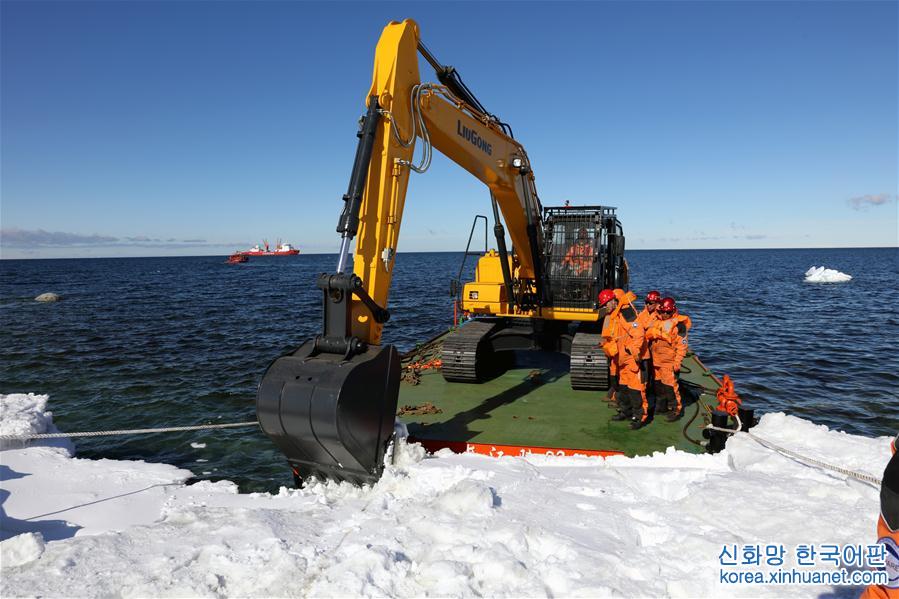（圖文互動）（4）中國南極新建站大型工程裝備運上恩克斯堡島