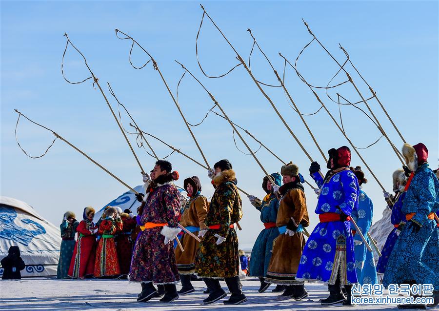 （社会）（2）银色冰雪那达慕 展示草原马文化
