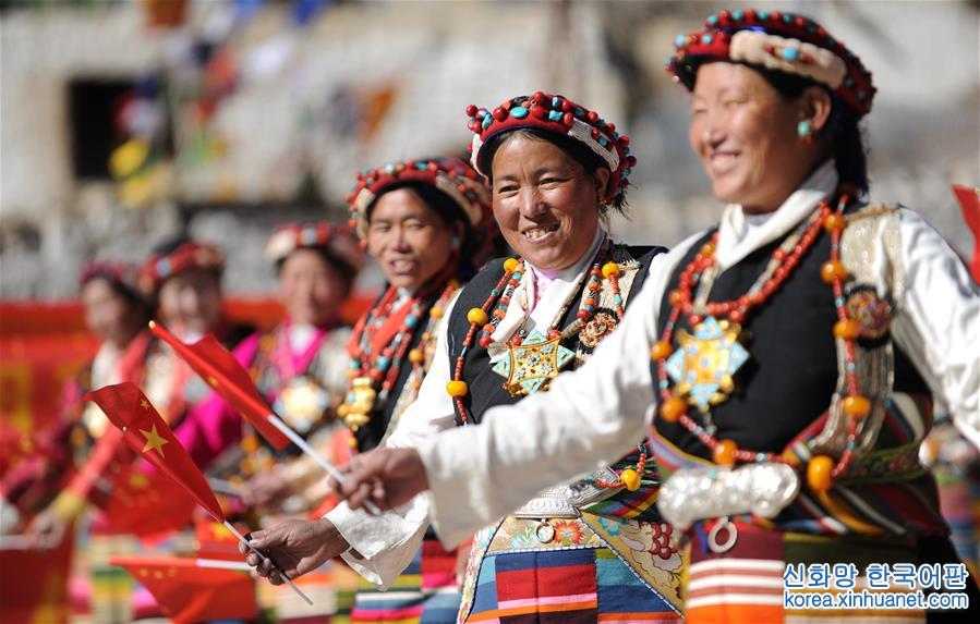（社会）（2）西藏日喀则：载歌载舞迎新年