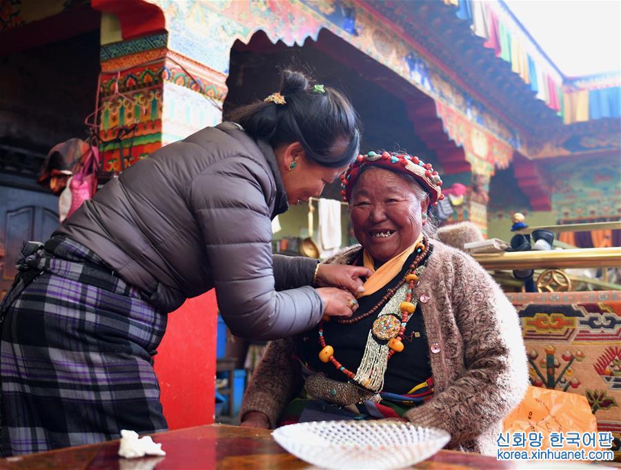 （社会）（3）西藏日喀则：载歌载舞迎新年