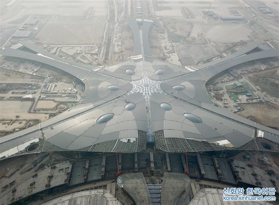 （新华视界）（1）北京新机场航站楼已实现功能性封顶封围