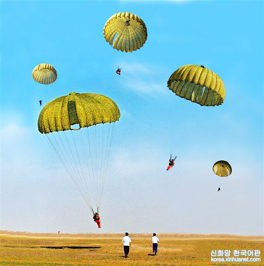 （新华全媒头条·图文互动）（8）筑梦九天写忠诚——记英雄的中国航天员群体