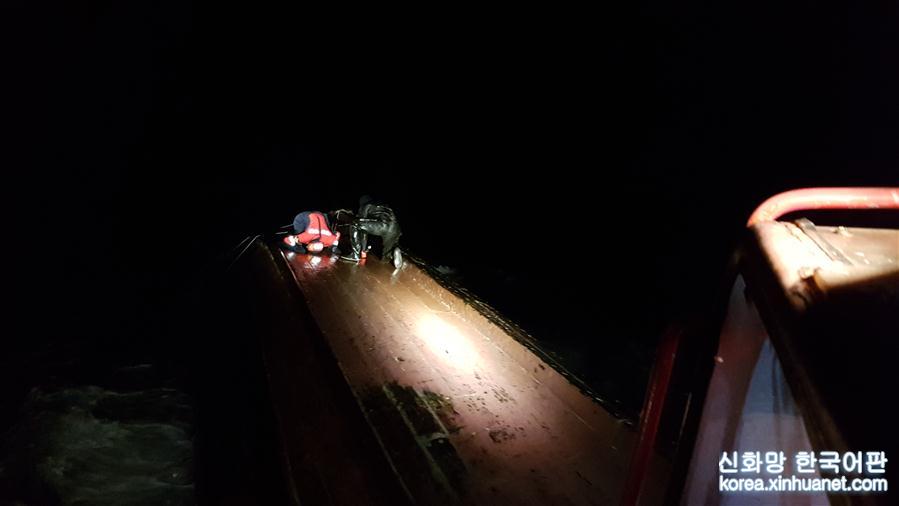 （国际）（2）一艘疑似中国渔船在韩以西海域倾覆　已发现三名遇难船员遗体