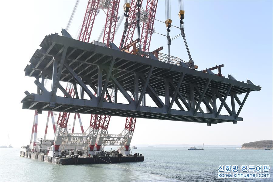 （新时代新气象新作为）（5）平潭海峡公铁两用大桥首跨3400吨钢桁梁成功架设
