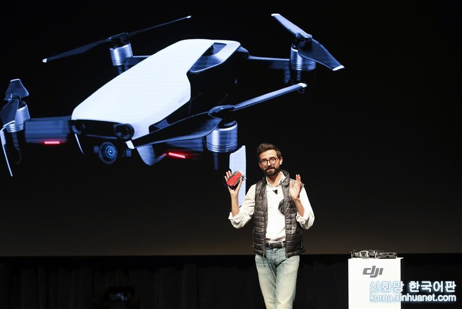 （新华视界）（1）大疆在纽约发布新款无人机Mavic Air