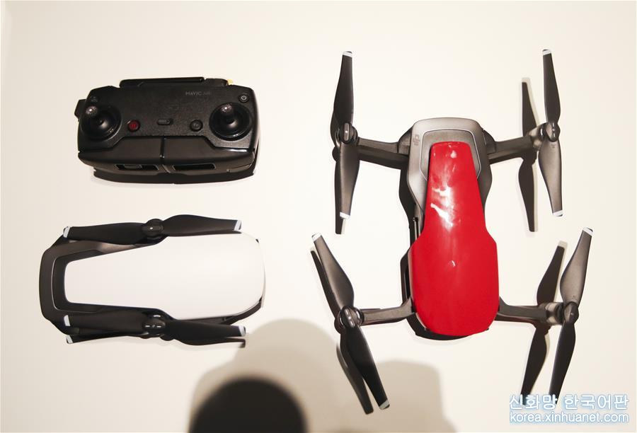 （新华视界）（4）大疆在纽约发布新款无人机Mavic Air