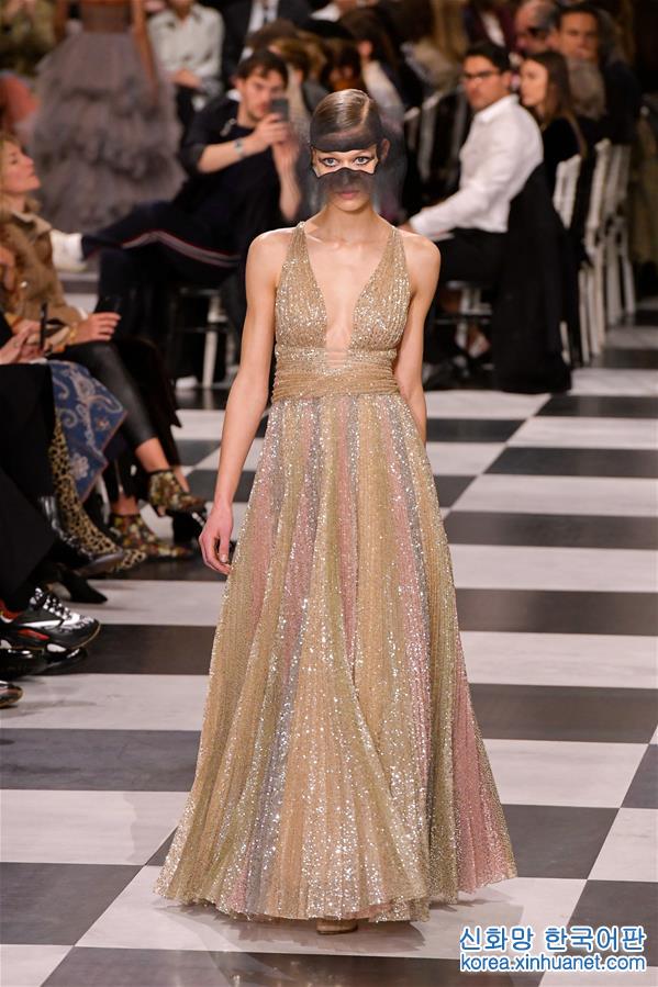 （国际）（3）巴黎时装周：迪奥发布春夏高级定制新品